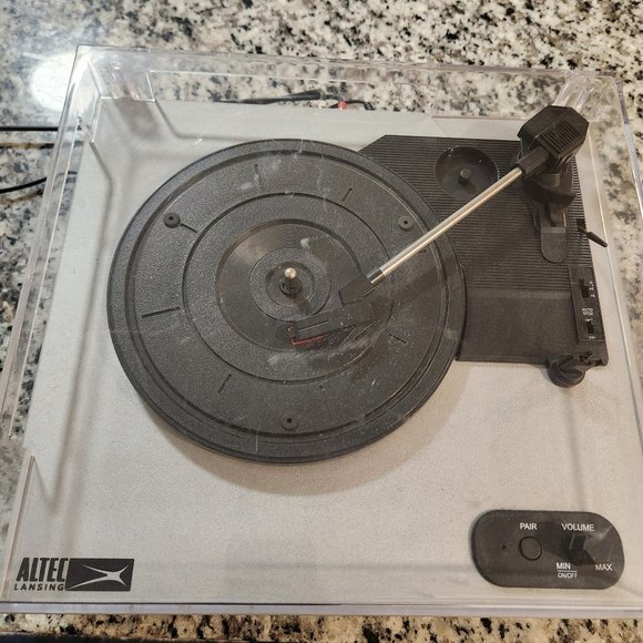 Altec Lansing ALT-500 Classic Turn Bluetooth Turntable with Built-in Stereo Spea - Picture 1 of 5